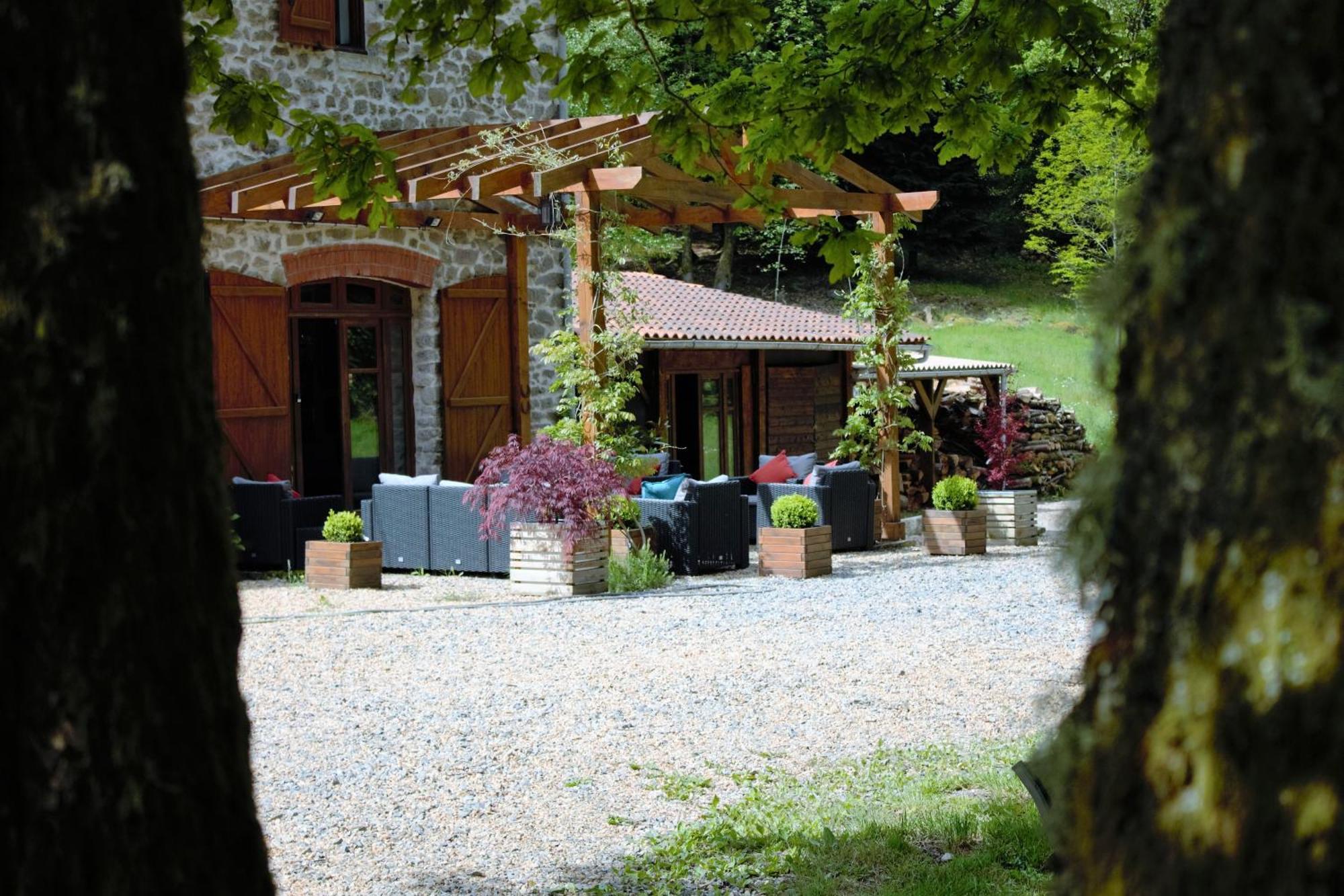 Hotel Les Chenes à Saint-Léger-la Montagne Extérieur photo
