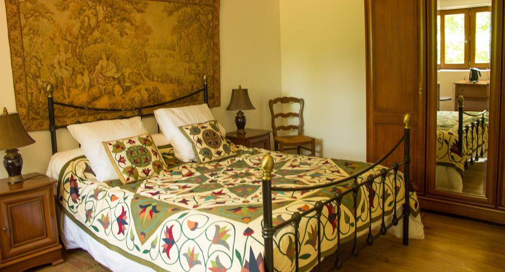Hotel Les Chenes à Saint-Léger-la Montagne Extérieur photo