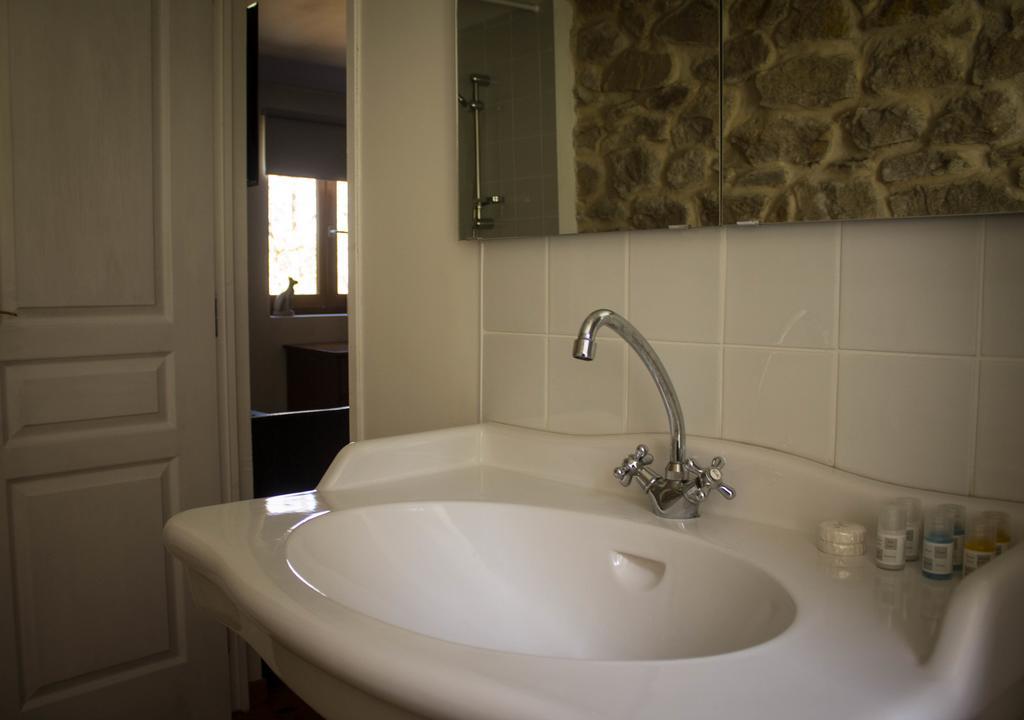 Hotel Les Chenes à Saint-Léger-la Montagne Extérieur photo