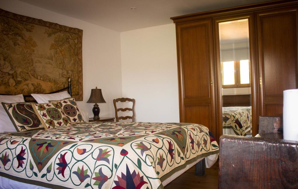 Hotel Les Chenes à Saint-Léger-la Montagne Extérieur photo